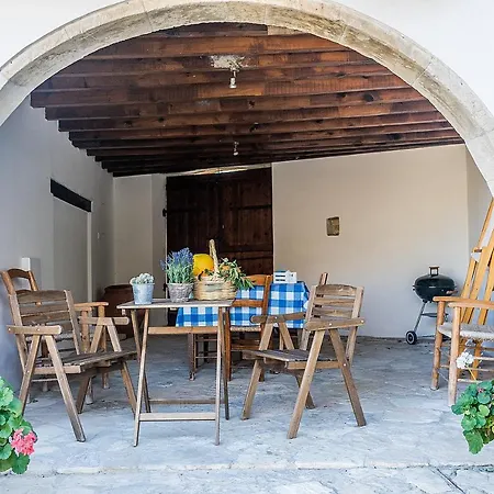 To Konatzi Tou Flokka Apartament *