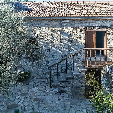 To Konatzi Tou Flokka *