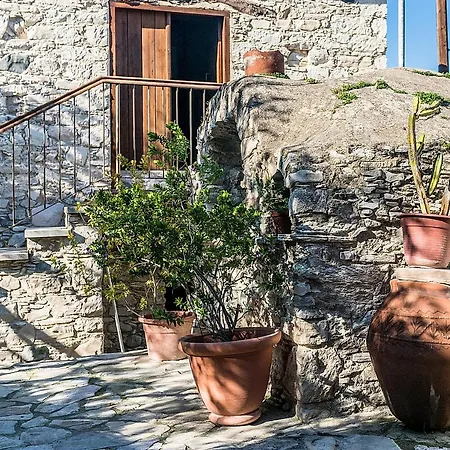 To Konatzi Tou Flokka