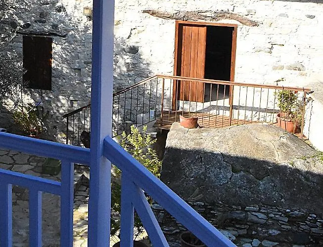 To Konatzi Tou Flokka * Agios Theodoros